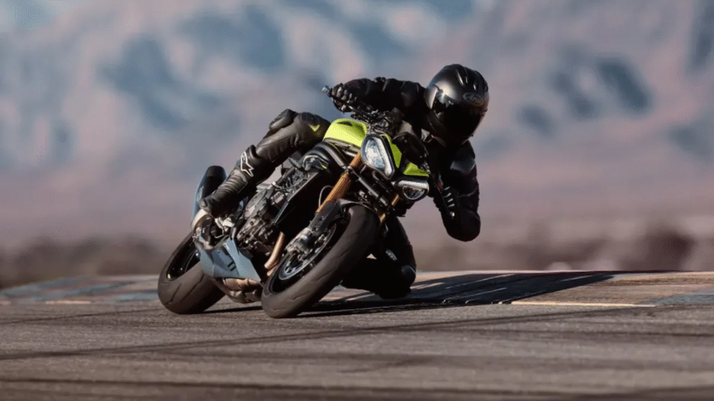 unveiling-triumphs-speed-triple-1200-rx-a-new-era-for-naked-bikes